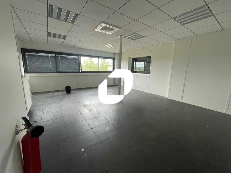 Flex in Bruges for lease - Interior Photo - Image 2 of 6