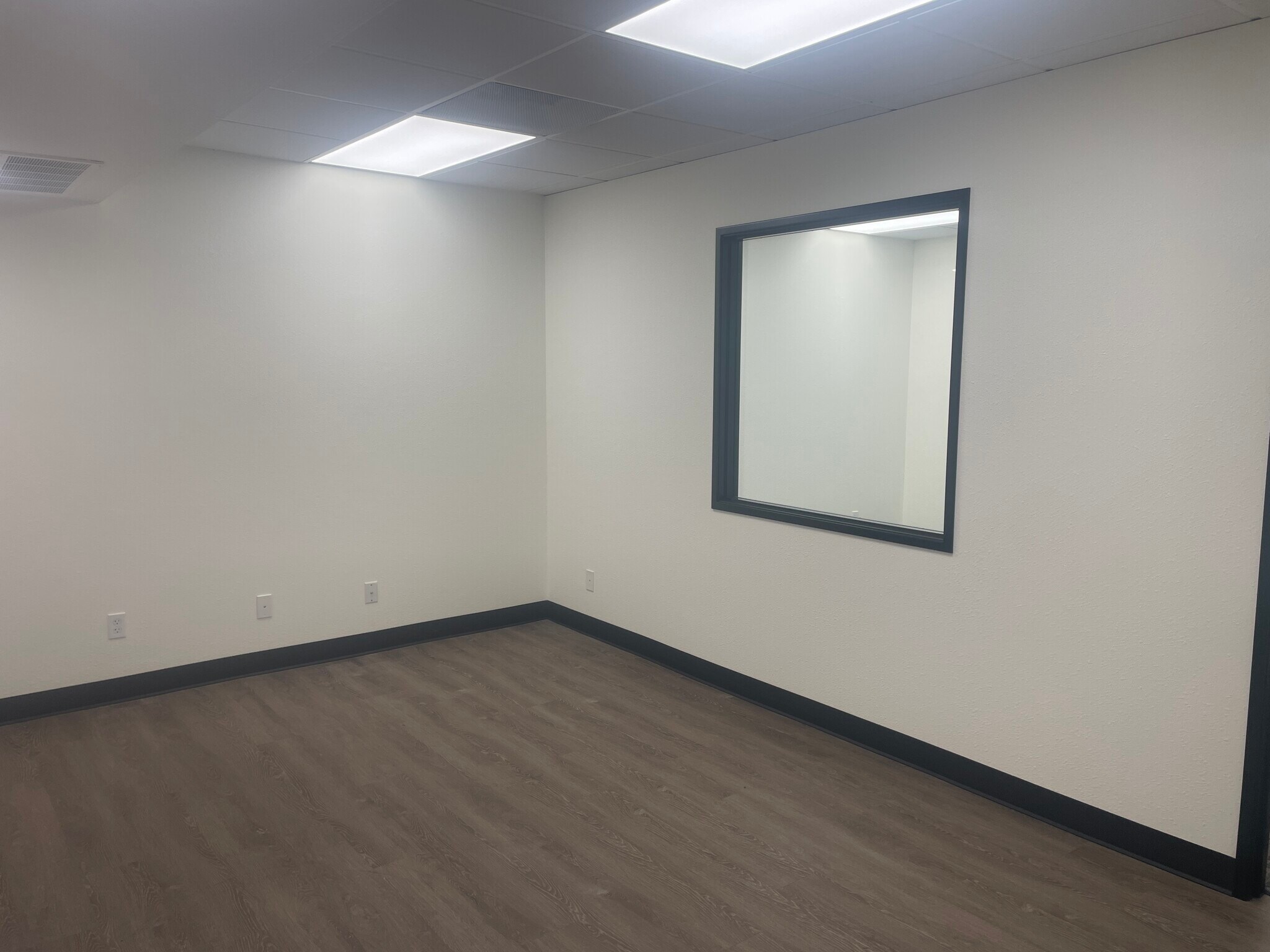 15405 SW 116th Ave, King City, OR for lease Interior Photo- Image 1 of 4