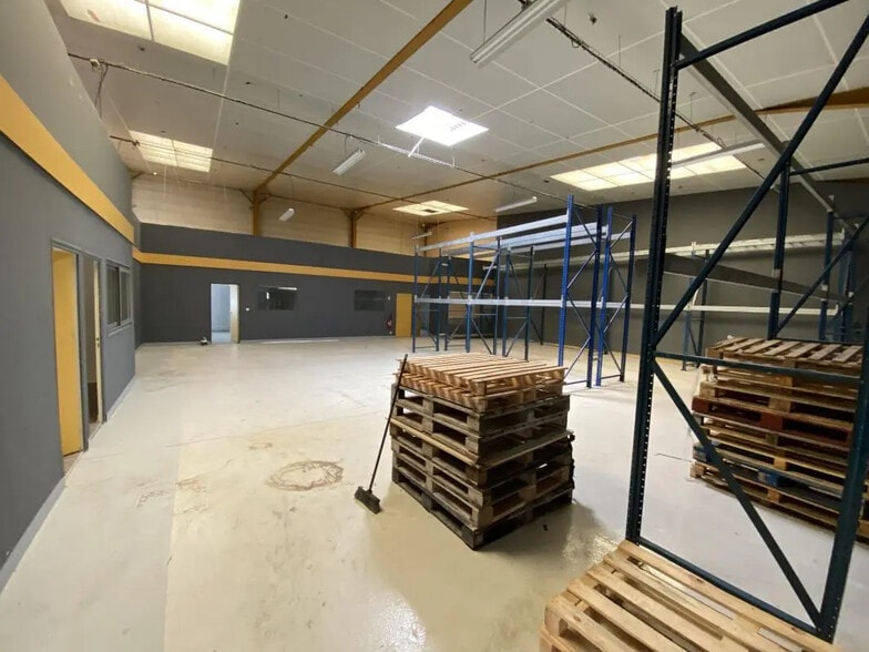 Office in Saint-Maximin for lease - Interior Photo - Image 3 of 4