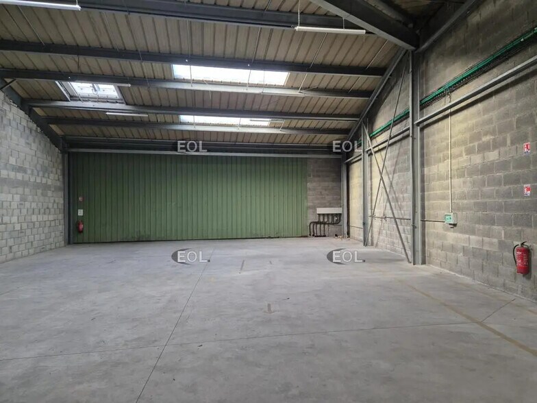 15 Bis Rue De La Grassinais, Saint-Malo for lease - Interior Photo - Image 2 of 3