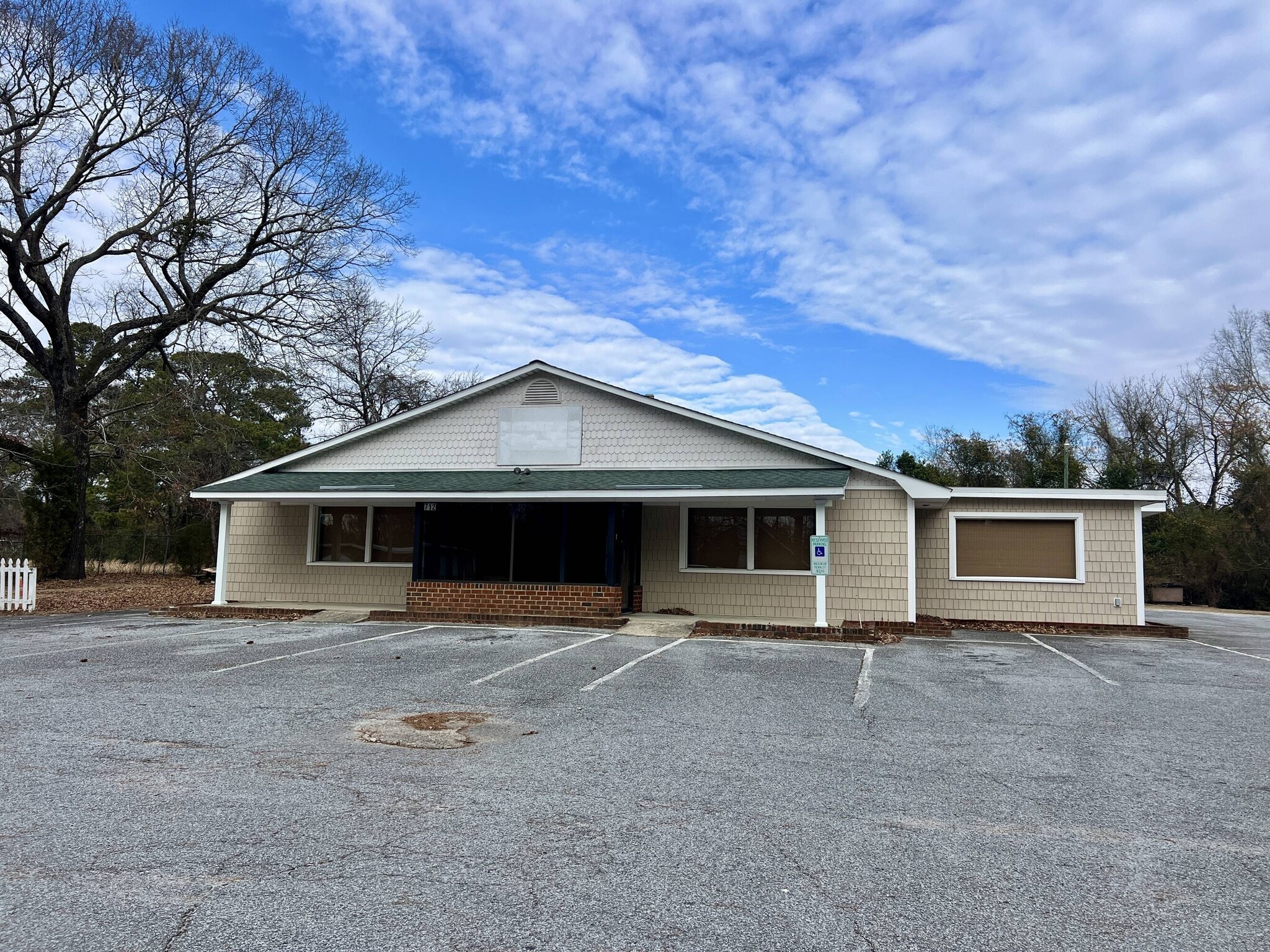 712 River Rd, Washington, NC for lease Interior Photo- Image 1 of 8