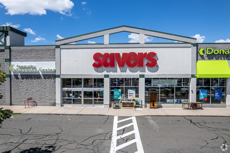 432 Buckland Hills Dr, Manchester, CT for sale - Building Photo - Image 3 of 11