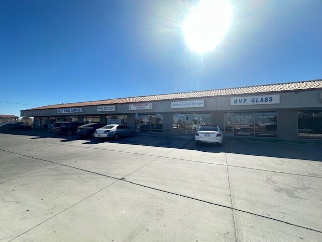 12051-12055 Mariposa Rd, Hesperia, CA for lease - Building Photo - Image 1 of 9