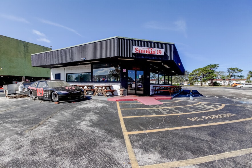 3090 34th St N, Saint Petersburg, FL for sale - Building Photo - Image 1 of 32