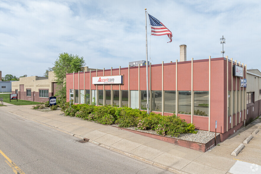 335 N Griffin St, Grand Haven, MI for lease - Primary Photo - Image 1 of 6