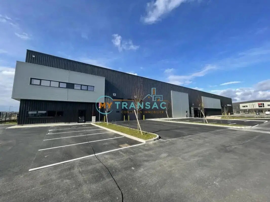 Industrial in Brie-Comte-Robert for lease Building Photo- Image 1 of 10