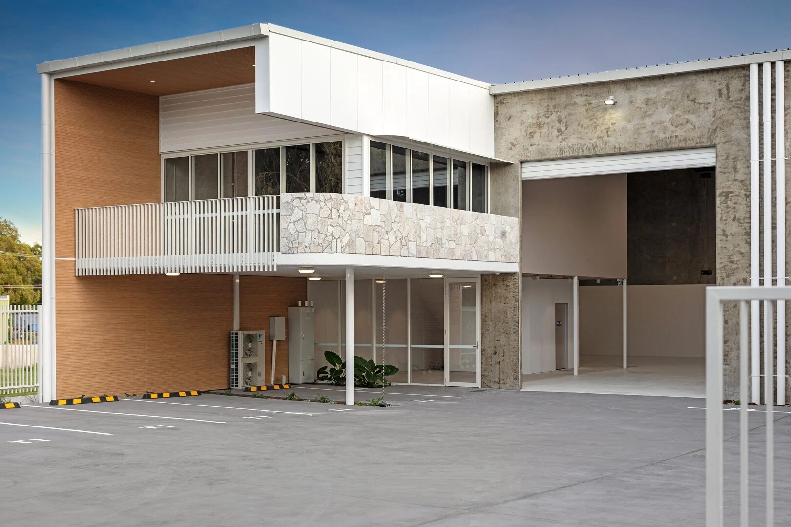 151 Grigor St W, Moffat Beach for lease Building Photo- Image 1 of 8