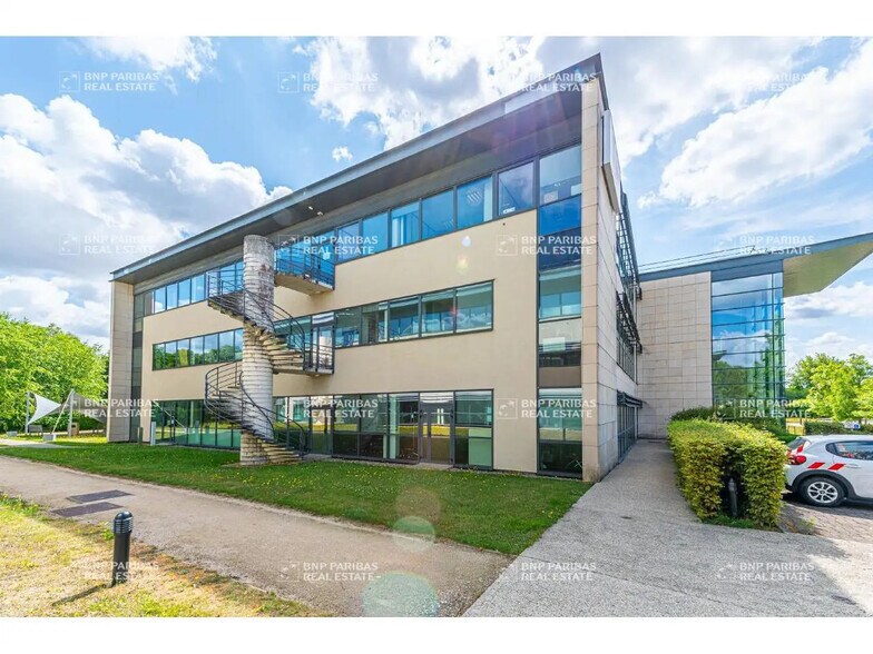 Office in Serris for lease - Building Photo - Image 2 of 3