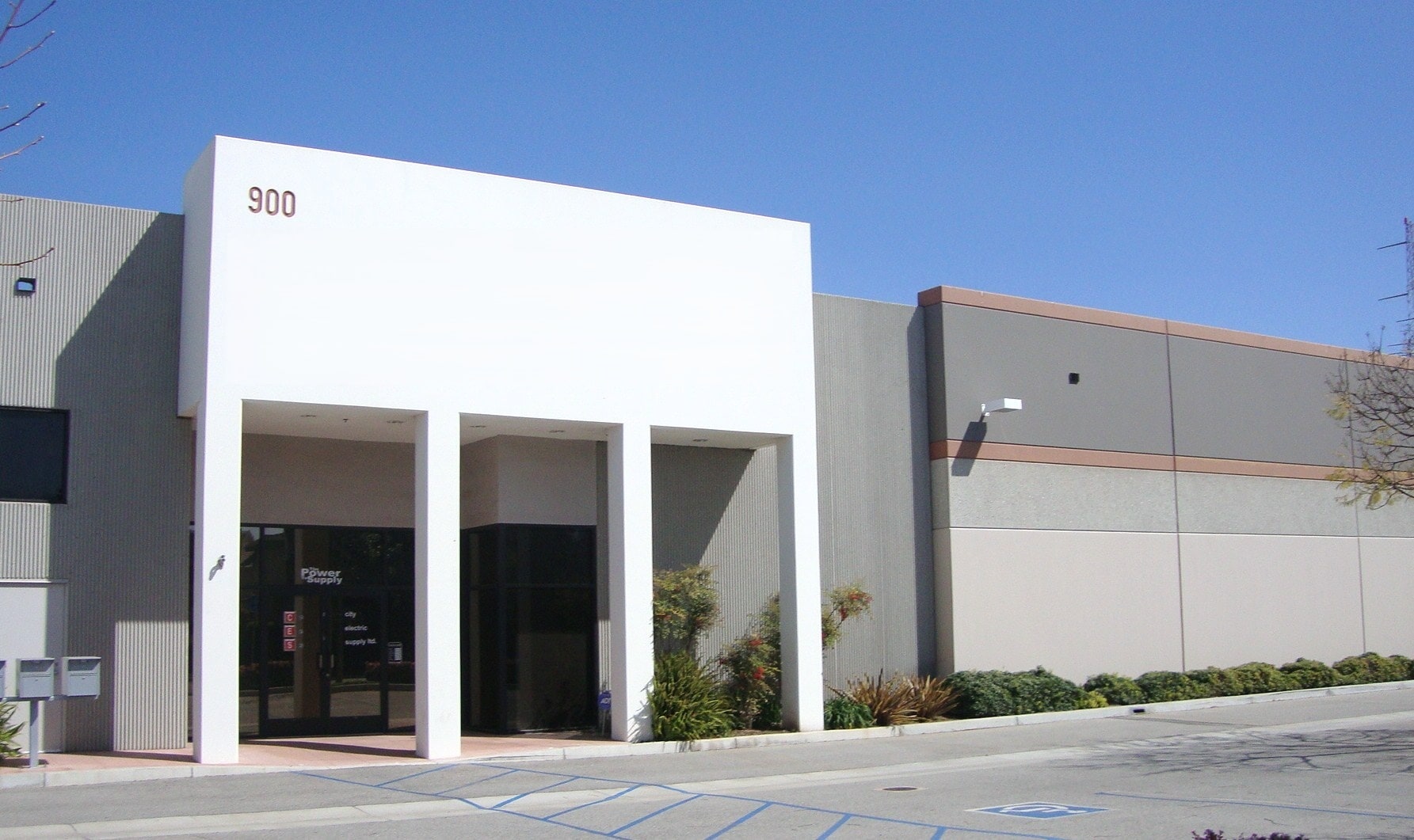 900-910 Graves Ave, Oxnard, CA for lease Building Photo- Image 1 of 6