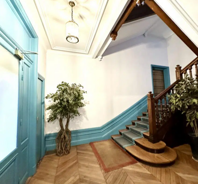 Office in Paris for lease - Lobby - Image 2 of 3
