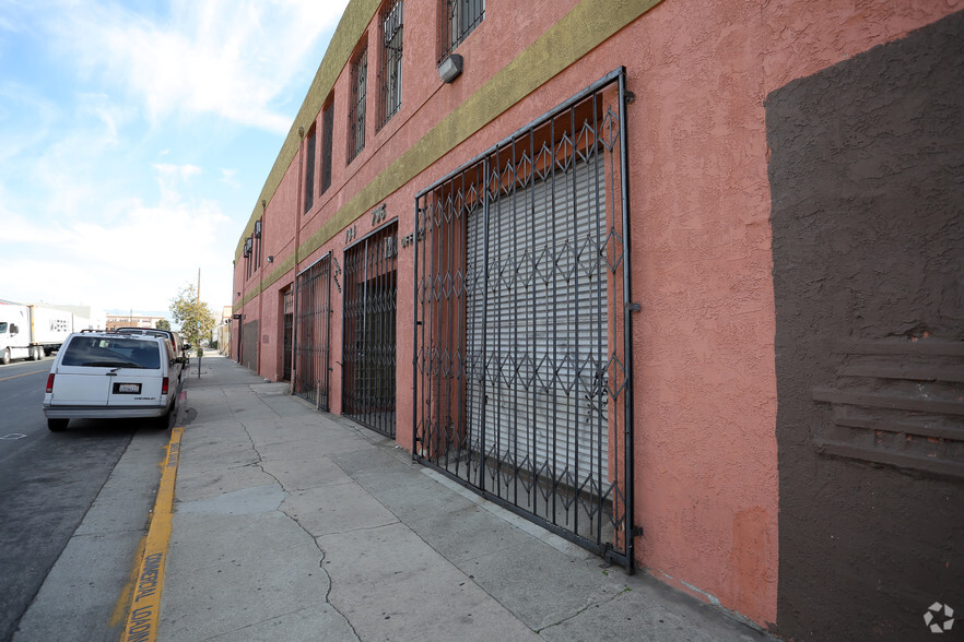 901 E 8th St, Los Angeles, CA for sale - Building Photo - Image 2 of 20