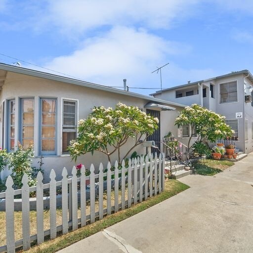 494 Almond Ave, Long Beach, CA 90802