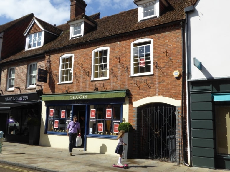 30-31 The Sq, Winchester for sale - Building Photo - Image 1 of 1