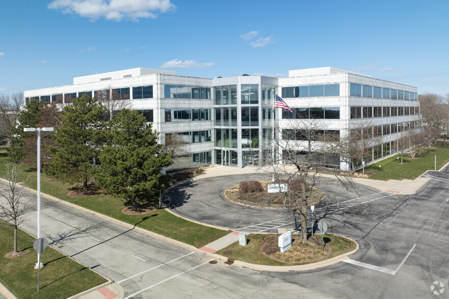 510 Lake Cook Rd, Deerfield, IL for lease - Building Photo - Image 1 of 5