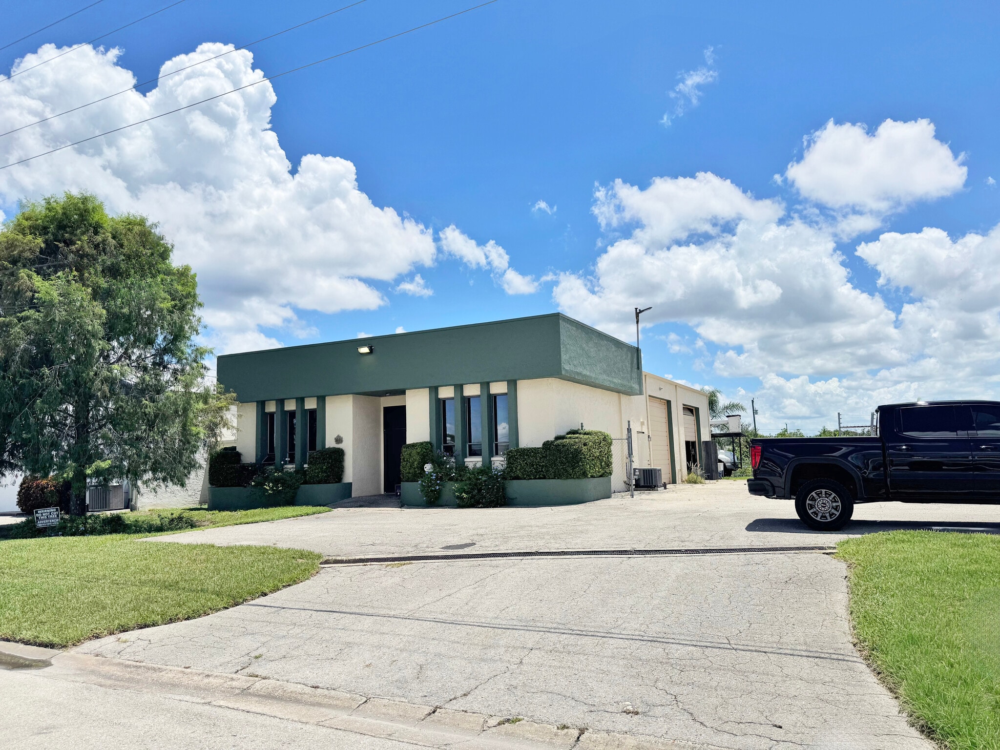 1029 SE 12th Ct, Cape Coral, FL for lease Building Photo- Image 1 of 9