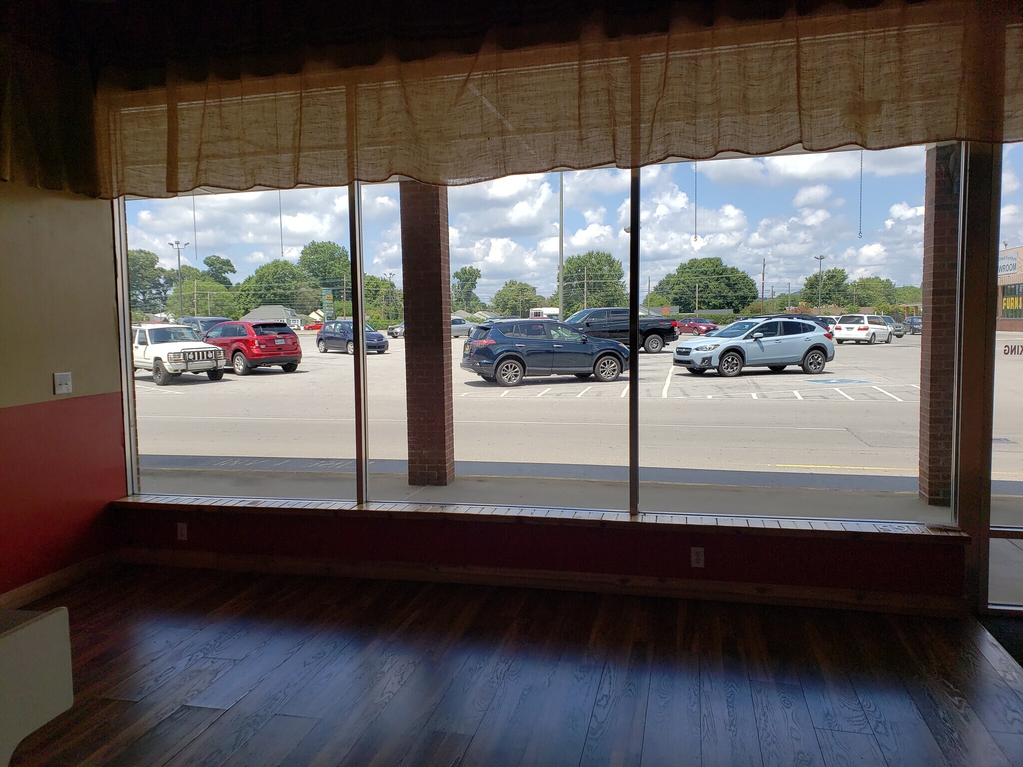 11011197 N Eastman Rd, Kingsport, TN 37664 Green Acres Shopping