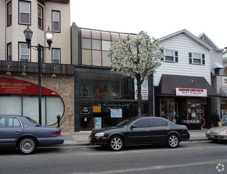 586 Broadway, Bayonne, NJ for sale - Primary Photo - Image 1 of 1