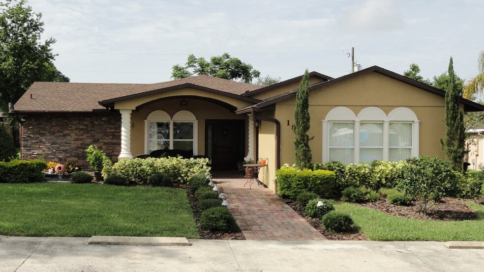 1812 Saxon Blvd, Deltona, FL 32725