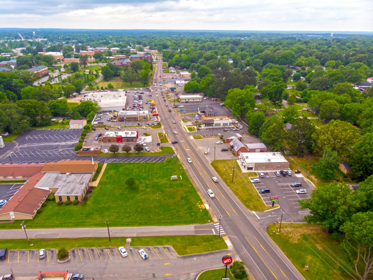 523 E Main St, Henderson, TN 38340