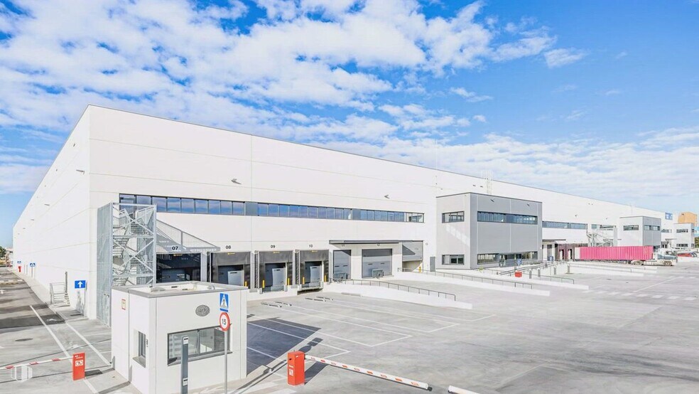 Calle San Cesáreo, 6, Madrid, Madrid for lease - Commercial Listing Video - Image 3 of 11