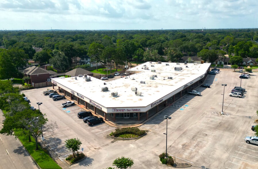 9600-9611 Hillcroft Ave, Houston, TX for lease - Aerial - Image 3 of 5