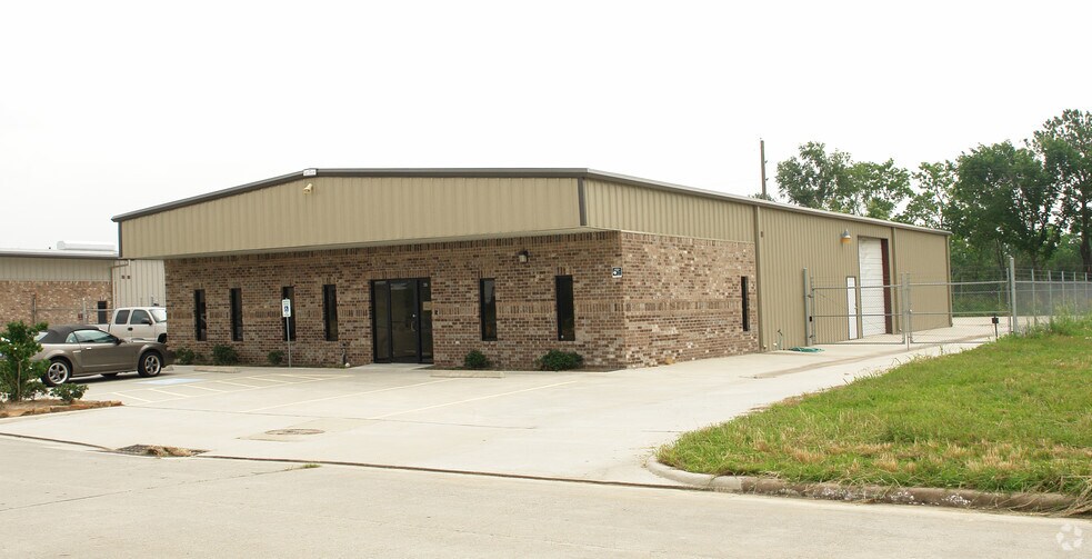 235 Derrick Dr, Humble, TX for sale - Primary Photo - Image 1 of 1