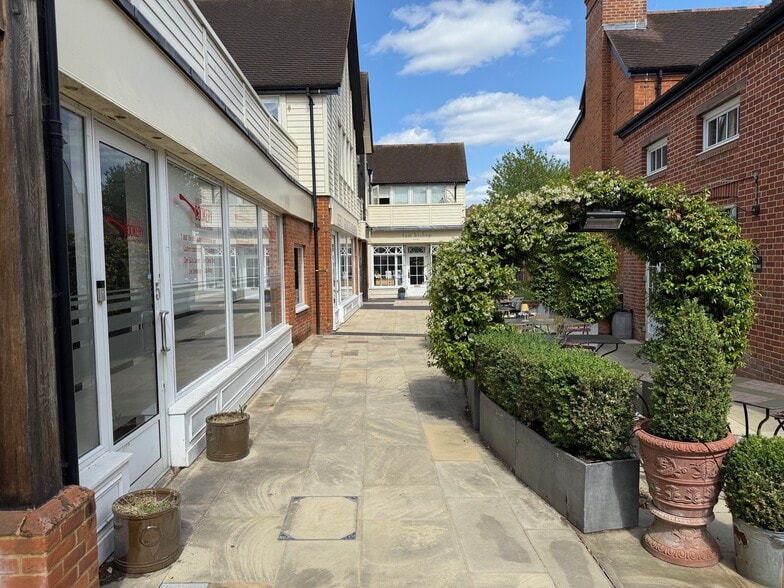 London End, Beaconsfield for lease - Building Photo - Image 2 of 4