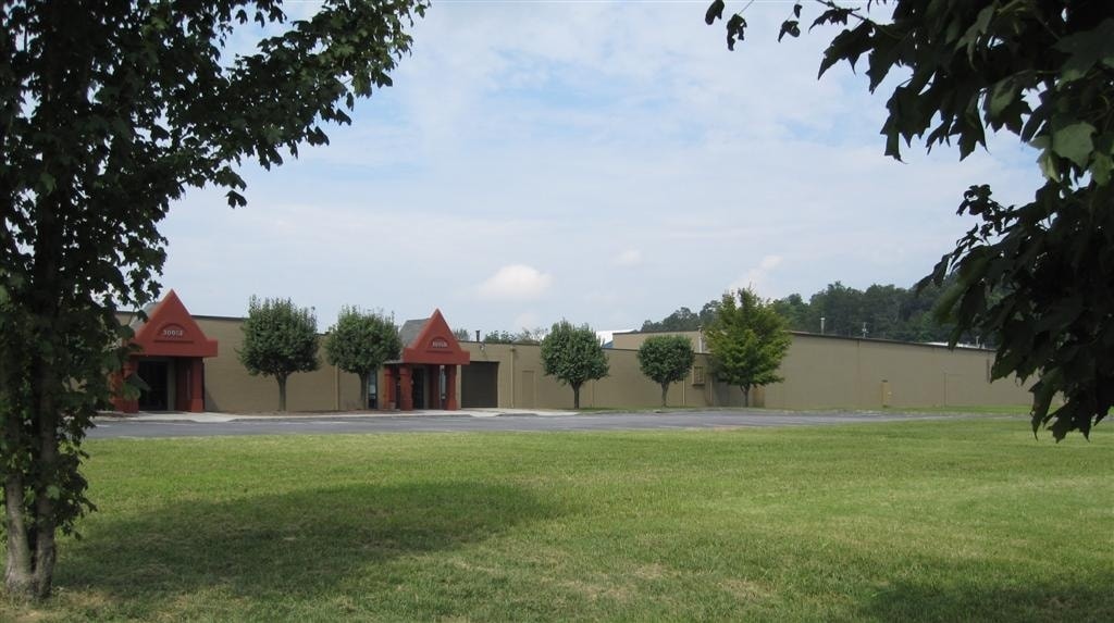 3008 Industrial Pky W, Knoxville, TN for lease Building Photo- Image 1 of 1