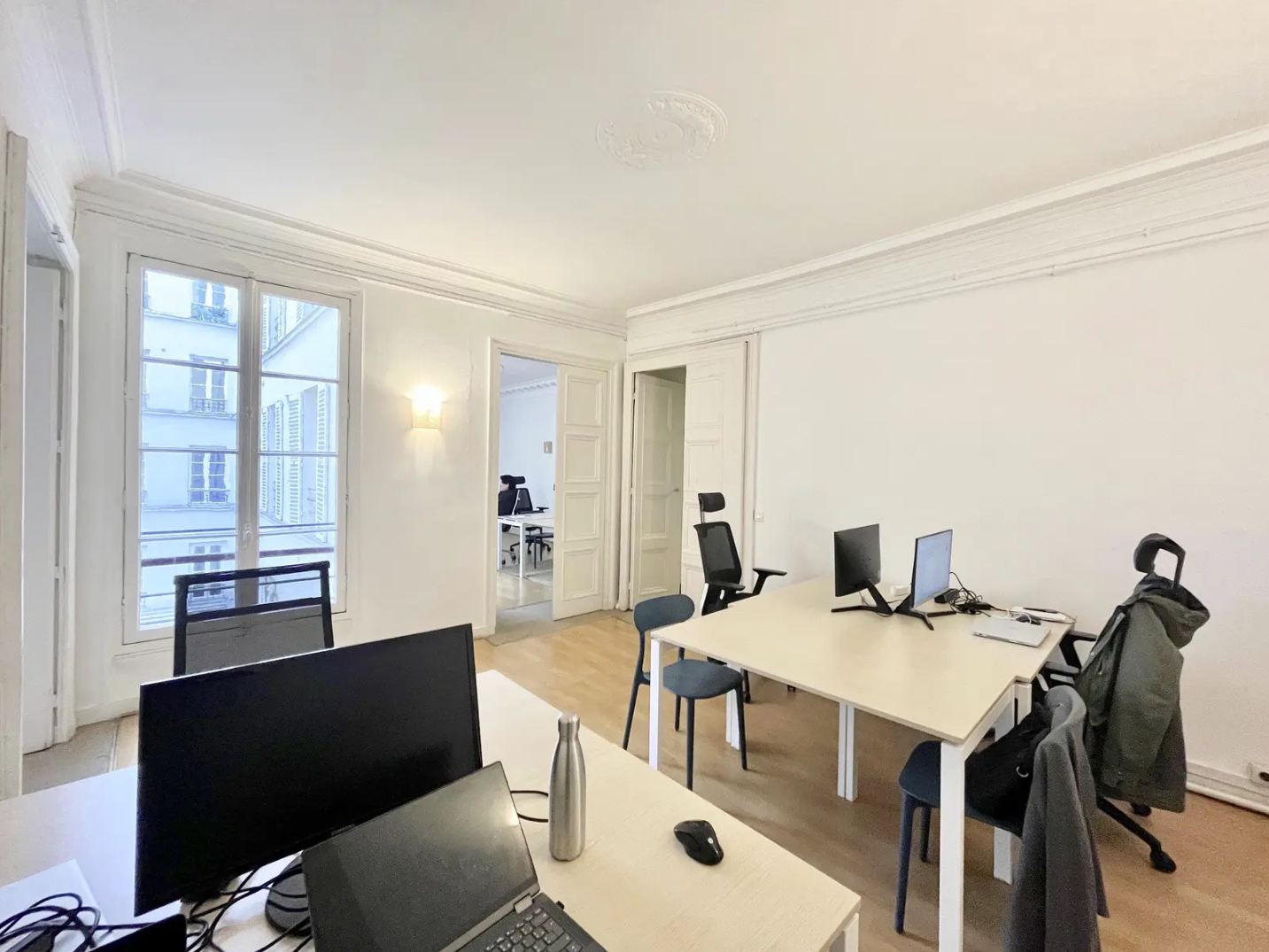 Office in Paris for lease Interior Photo- Image 1 of 5
