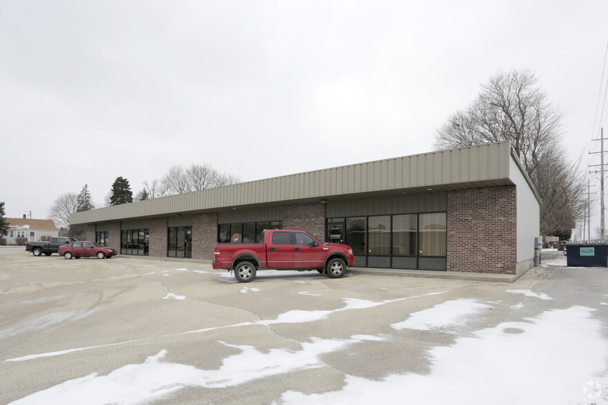 190 S Locust St, Manteno, IL for lease - Primary Photo - Image 1 of 6