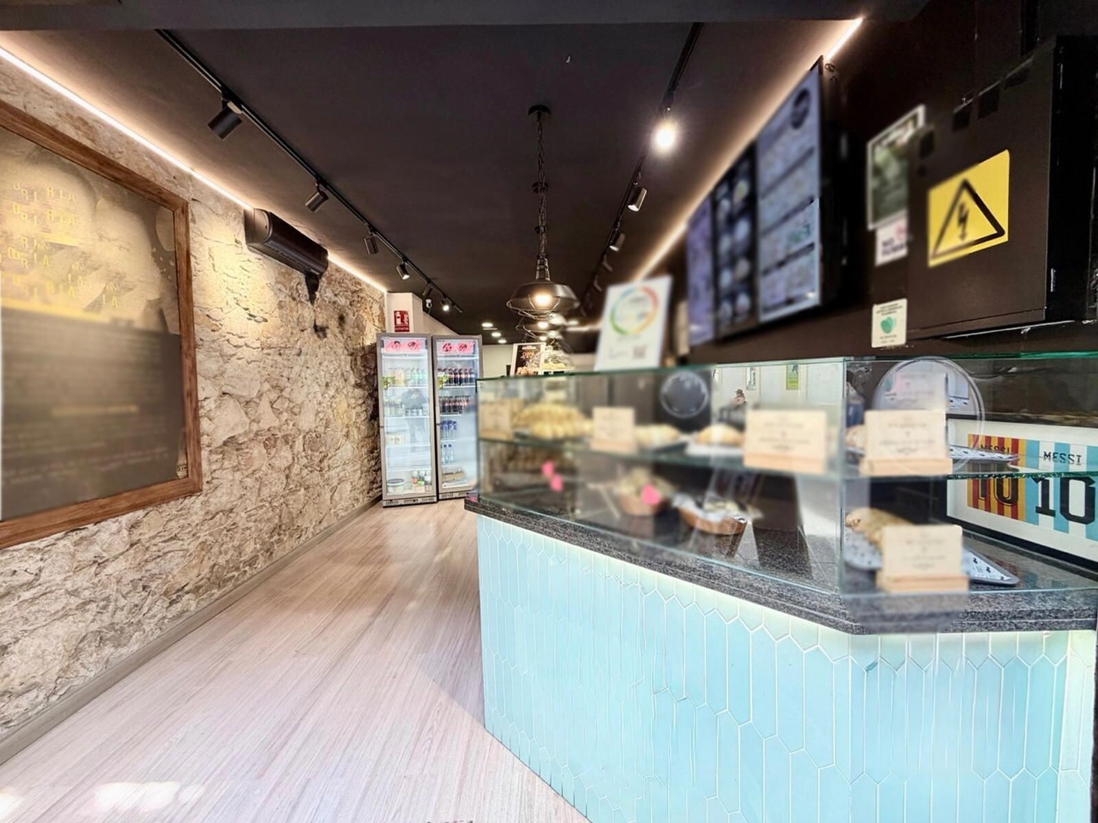 Retail in L'Hospitalet de Llobregat, Barcelona for lease Interior Photo- Image 1 of 10