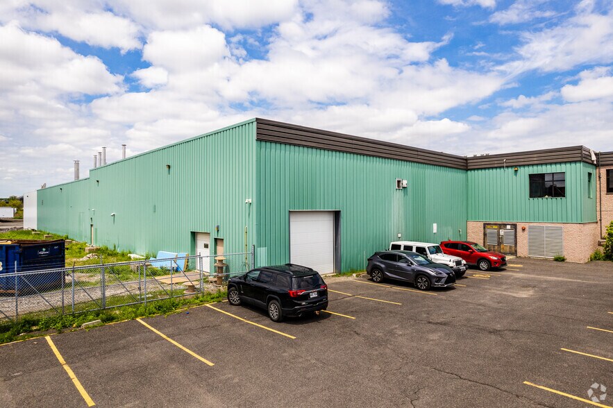 5065-5067 Rue Ontario E, Montréal, QC for lease - Building Photo - Image 3 of 5