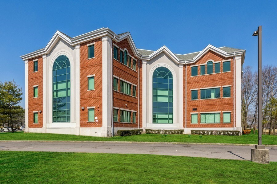 267 Carleton Ave, Central Islip, NY for lease Building Photo- Image 1 of 16