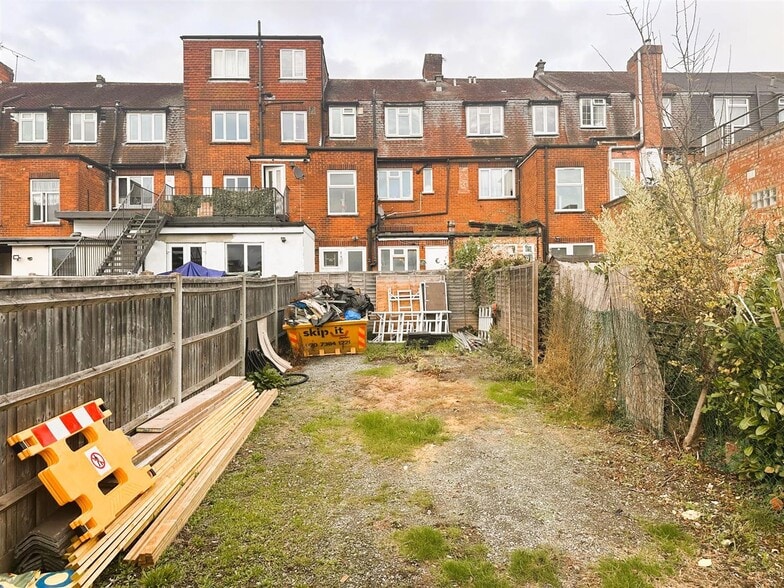 20 Stoneleigh Broadway, Epsom for sale - Building Photo - Image 3 of 7