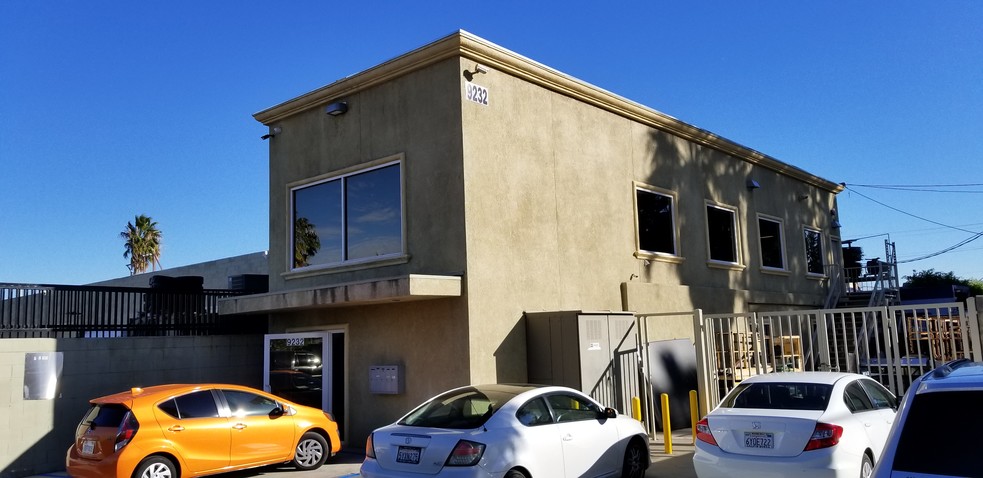 9232 Independence Ave, Chatsworth, CA for lease - Primary Photo - Image 1 of 4