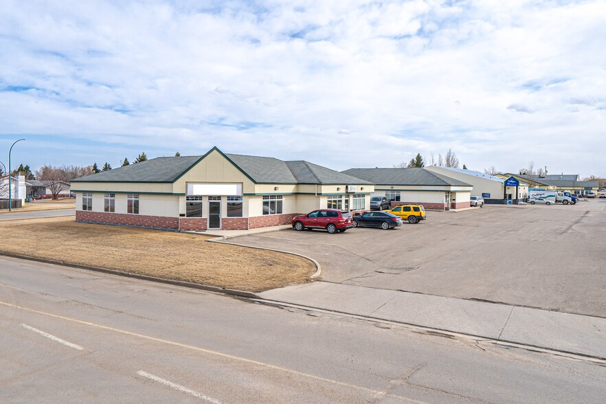 2805 50 Ave, Lloydminster, SK for sale - Building Photo - Image 1 of 1