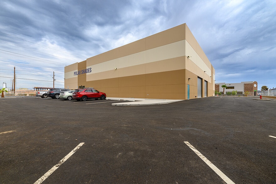 Polar Shades portfolio of 2 properties for sale on LoopNet.com - Building Photo - Image 2 of 9