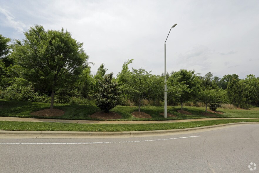1060 Tryon Rd, Cary, NC for lease - Building Photo - Image 2 of 5
