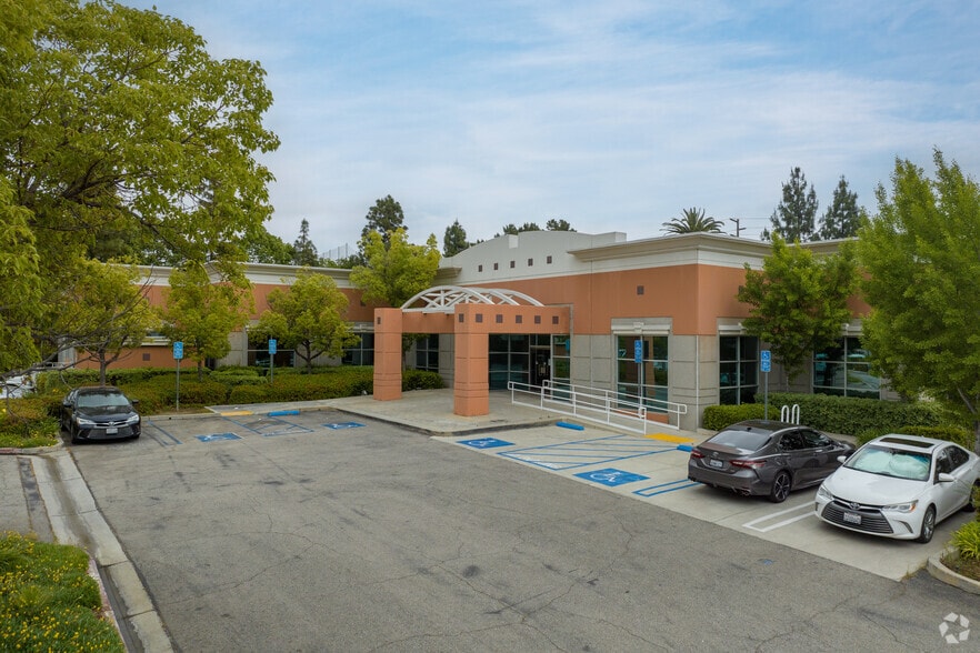 Airport Corp Centre III/9568, 9616, 9674 portfolio of 3 properties for sale on LoopNet.com - Primary Photo - Image 3 of 3