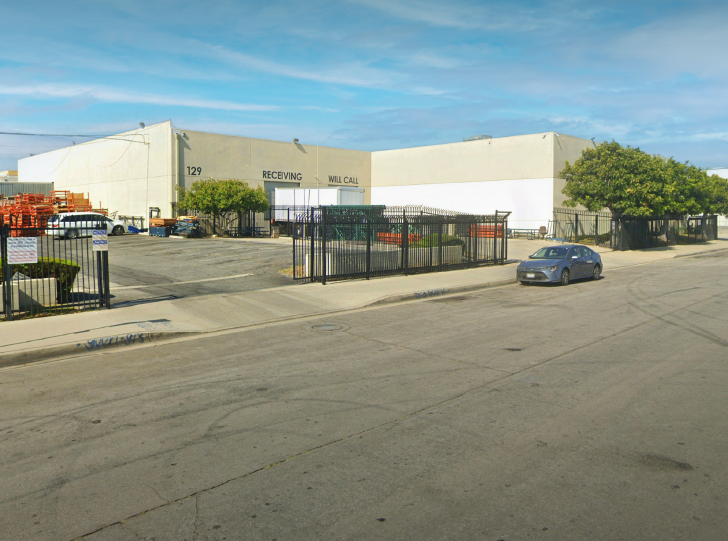 W 132nd Street Industrial portfolio of 2 properties for sale on LoopNet.com - Primary Photo - Image 1 of 2