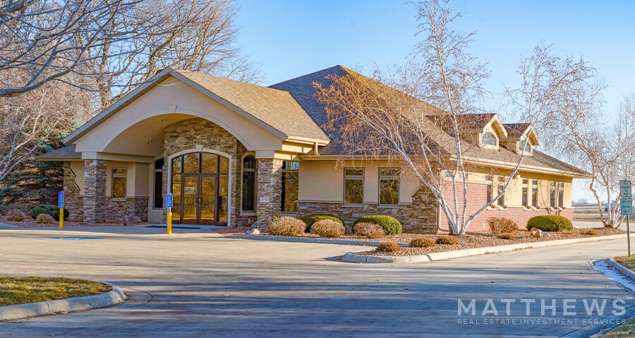 2718 Ekko Ave, Albert Lea, MN for sale - Primary Photo - Image 1 of 1