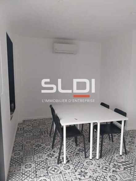 Office in Bourgoin-Jallieu for lease - Interior Photo - Image 3 of 13