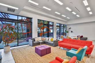 5242 W Adams Blvd, Los Angeles, CA for lease Interior Photo- Image 2 of 5