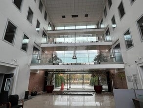 2 Boulevard Des Chênes, Guyancourt for lease Building Photo- Image 2 of 11