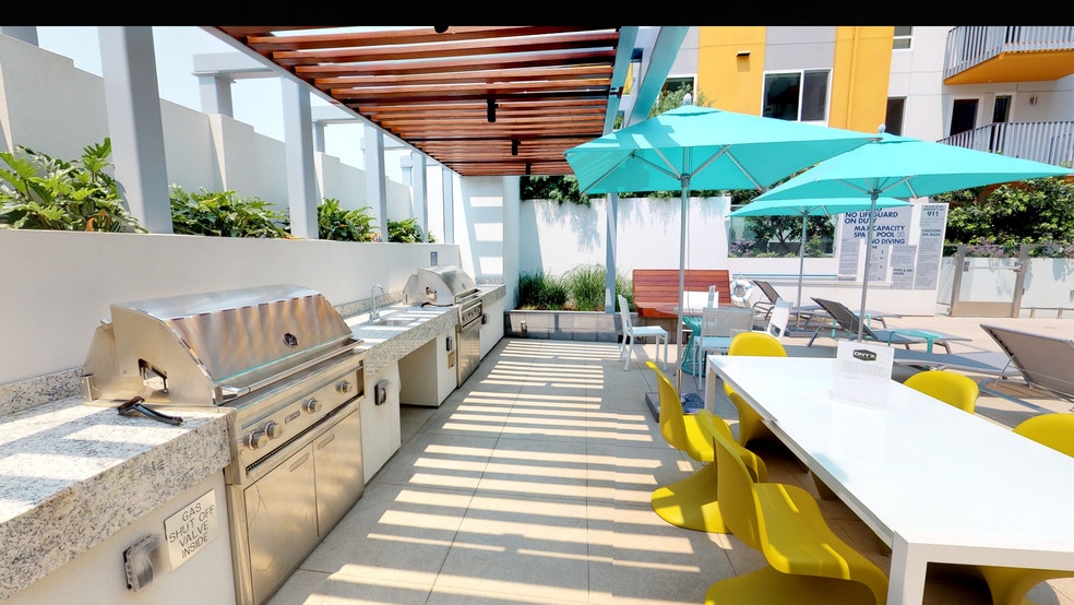 424 W Pico Blvd, Los Angeles, CA for sale - Matterport 3D Scan - Image 2 of 147