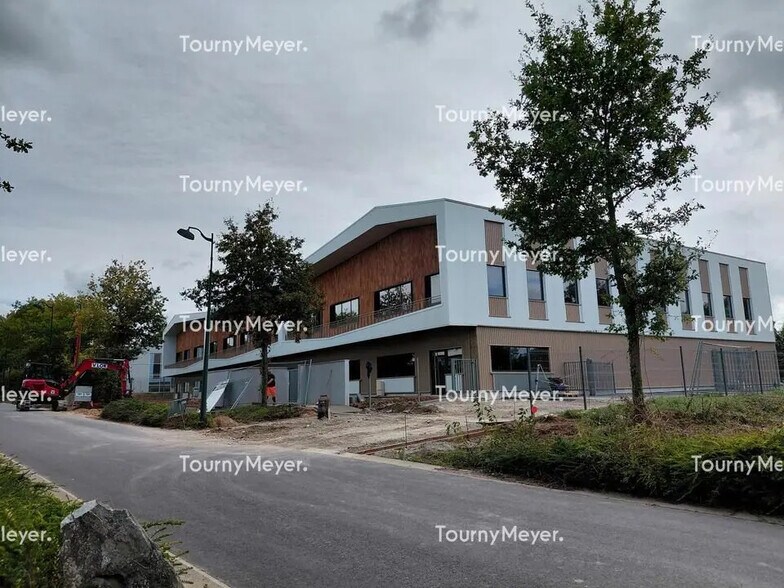 Flex in Carquefou for lease - Building Photo - Image 3 of 12