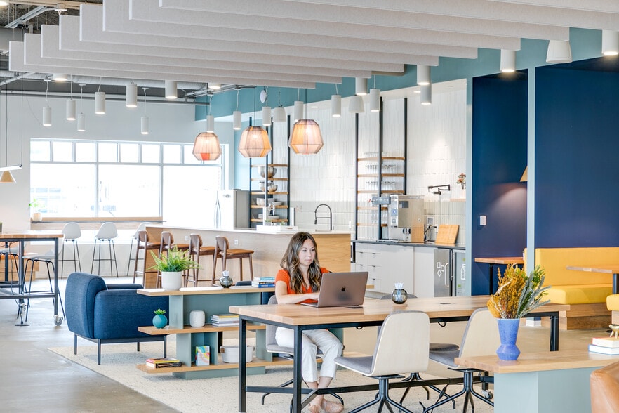 249 Central Park Ave, Virginia Beach, VA for lease - Interior Photo - Image 3 of 19