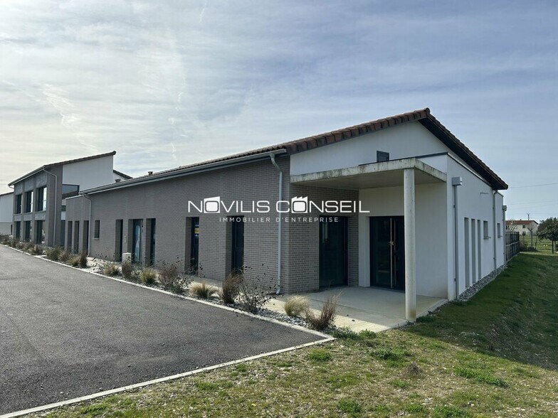 Office in Buzet-sur-Tarn for lease - Building Photo - Image 1 of 27