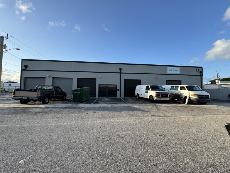 18-24 NW 2nd St, Hallandale Beach, FL for lease - Building Photo - Image 3 of 3