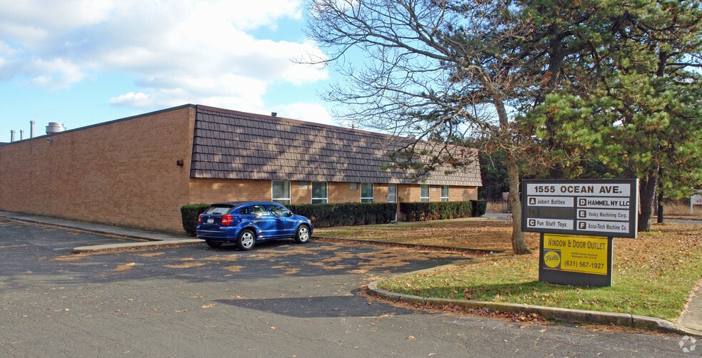 1555 Ocean Ave, Bohemia, NY 11716